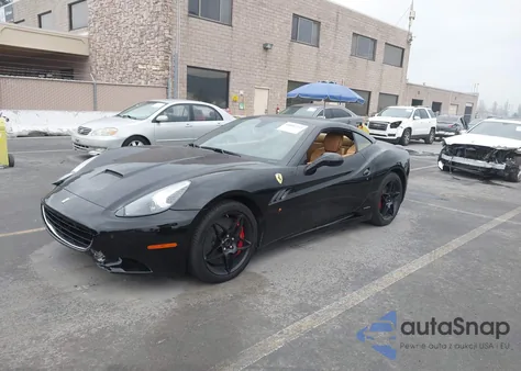 2011 Ferrari California z USA, uszkodzony, nr VIN ZFF65LJA4B0181841
